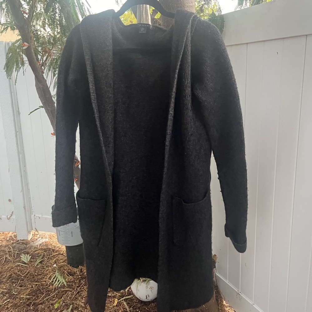 Tahari Gray Hooded Witchy Cape with Front Pockets~ 28% wool